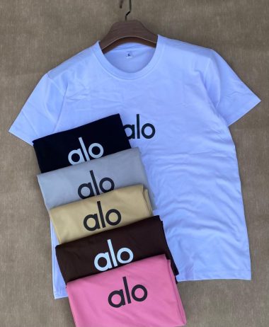 UNISEX CLASSIC TSHIRT